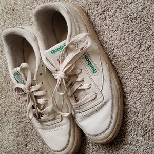 Reebok low top cream colored 7.5